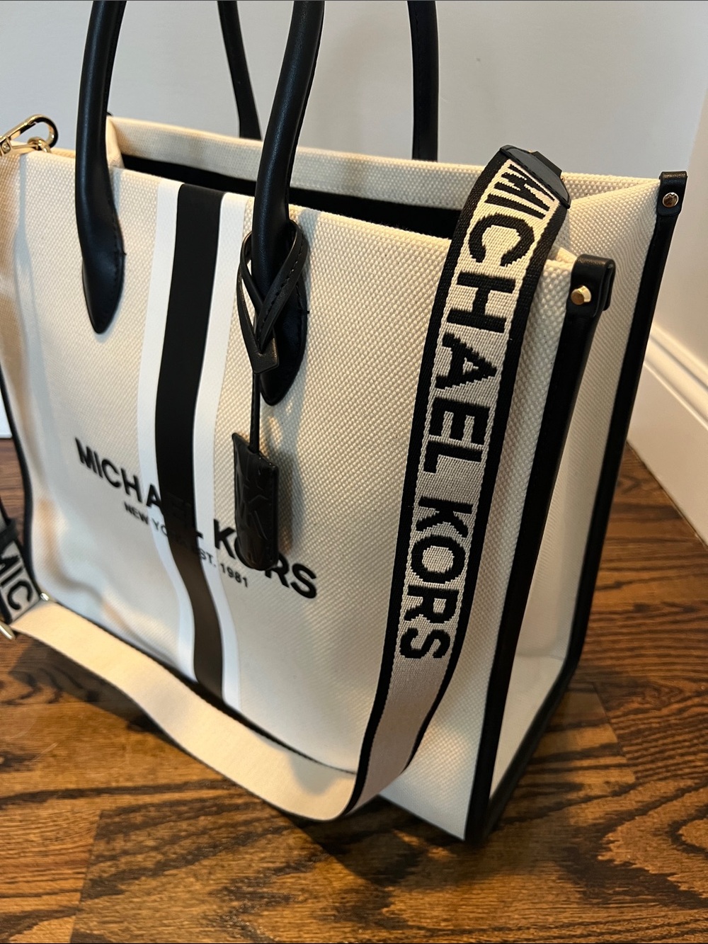 Michael Kors Mirella Large Canvas Tote with Logo Stripe. NEW - Picture 3 of 9
